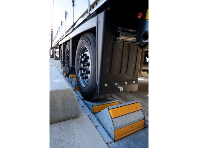 Automatic Wheel Chock System : Calematic®