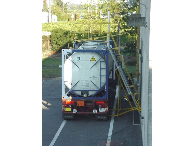 Safety mobile ladder
