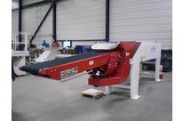 Telescopic conveyors for isolated loads