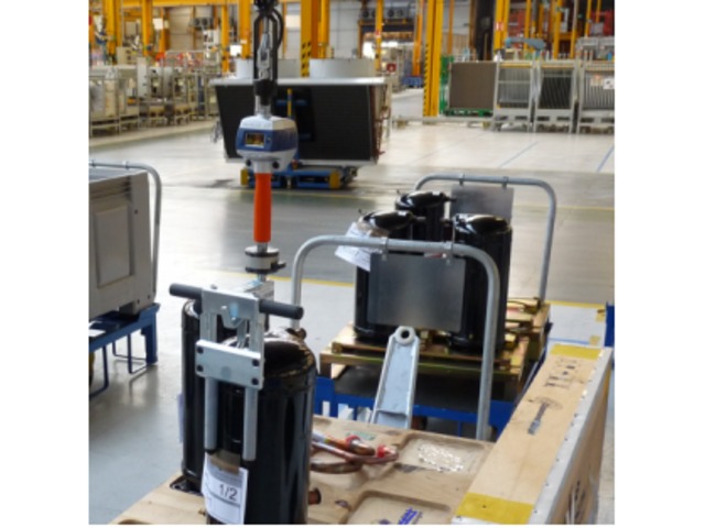 Manipulator of compressor by hook - custom-made ZE solution