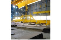 Lifting beams in custom-made suction cups for sheet steel CMU 12 T