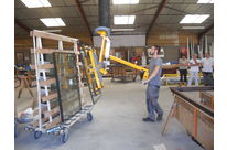 Manut-LM proposes ergonomic handling solutions for glass panel lifting 