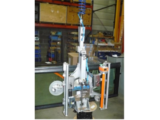 Manipulator of bus’ windows by suction cups - custom-made ZE solution