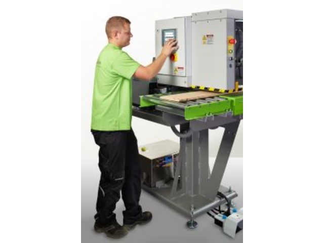 Semi-automatic repair of timber surfaces : TRC-M Easy 