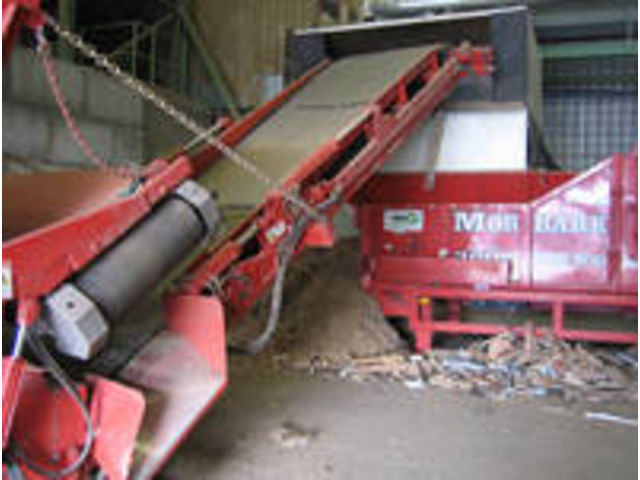 Permanent overbelt magnets for mobile shredders