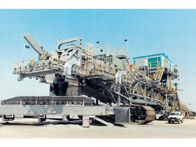 Opencast mining systems: Conveyor bridges on crawlers