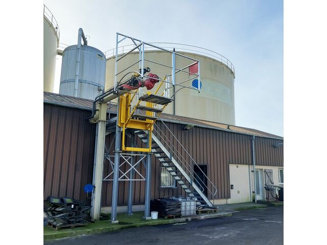 Folding stairways special loading arms | AC2M