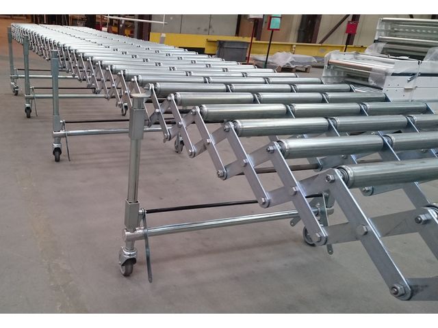 Free roller or wheel extendable conveyor