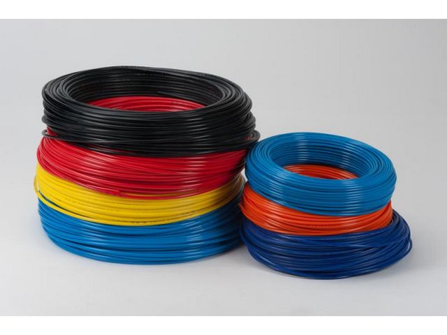 Semi-rigid polyamide tubing for compressed air, vacuum, oil, fuels and lubricants