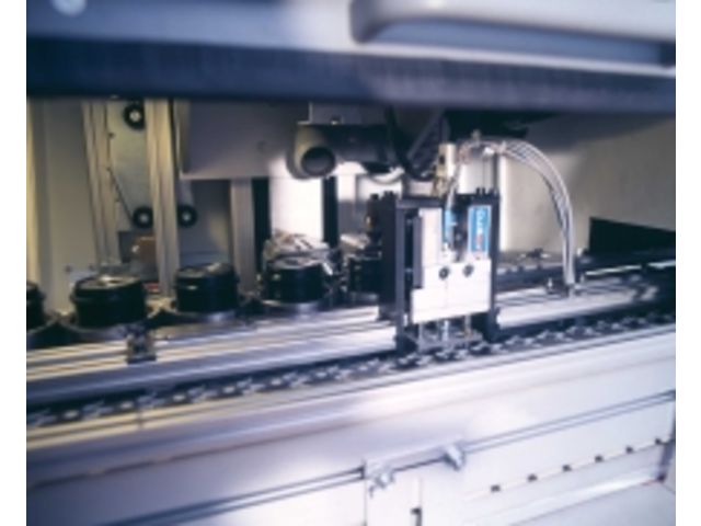 Mistral with integrated band handling system