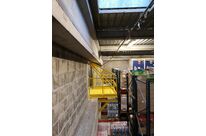 Tilting safety gate type T