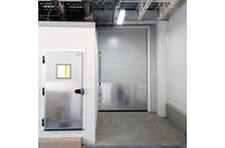 Hinge-opening door for cold chambers 