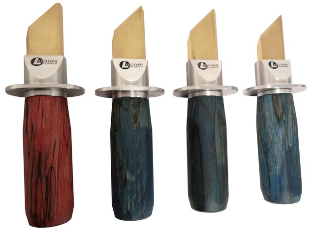 Knife for roll mills