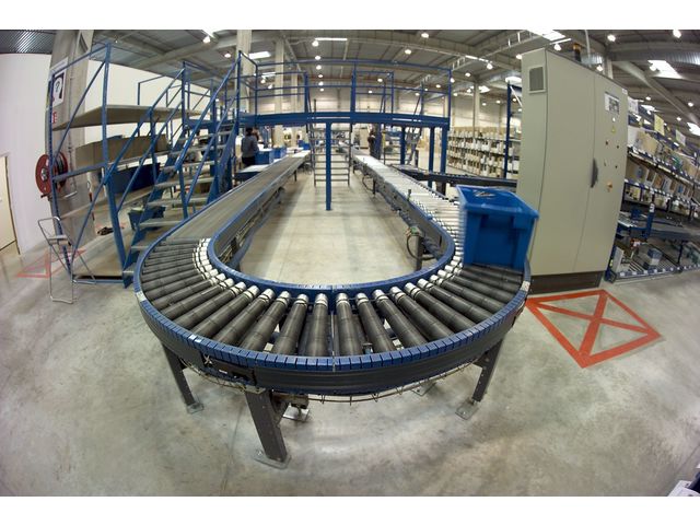 Roller conveyors