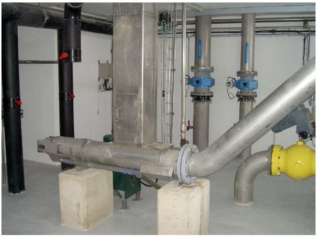 Hydraulic piston compactor