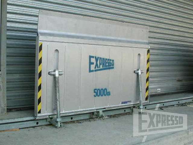 Aluminium sliding drawbridge leveller
