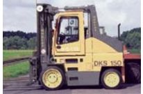 Narrow-aisle reach truck