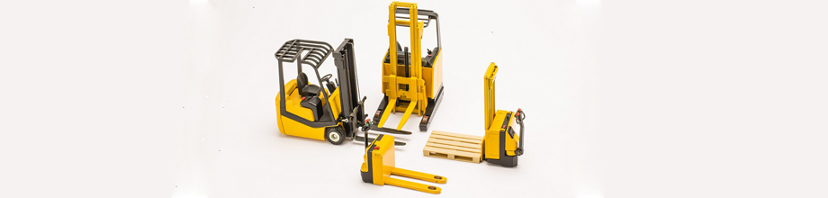 Pallet truck, stacking truck and forklift truck