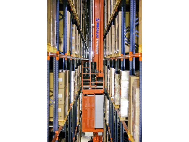 Stacker cranes for pallets