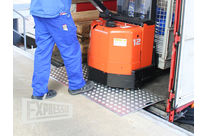 Aluminium dock plate