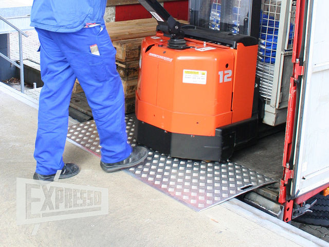 Aluminium dock plate