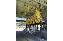 Folding stairs for tankers and isotainers