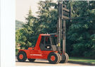 Internal combustion engine side fork lift truck