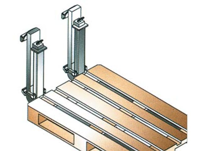 Forks with folding back stop PalFix