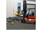 Lifting beams in custom-made suction cups on forklift truck