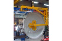Lifting beams in custom-made suction cup for convex funds
