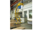 Lifting beams in custom-made suction cups for rounded glazings