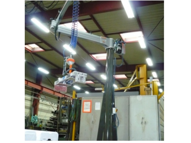 Manipulator of parcel by piloted crowbar - custom-made ZE solution