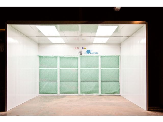 Spraybooth with filter surface
