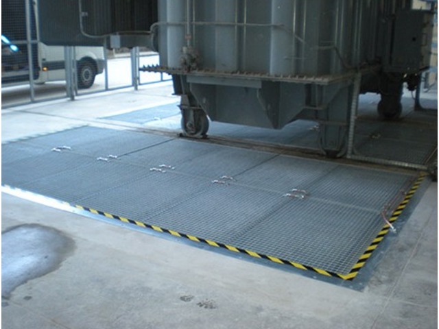 Fire extinguishing system for concrete pits under electrical transformers