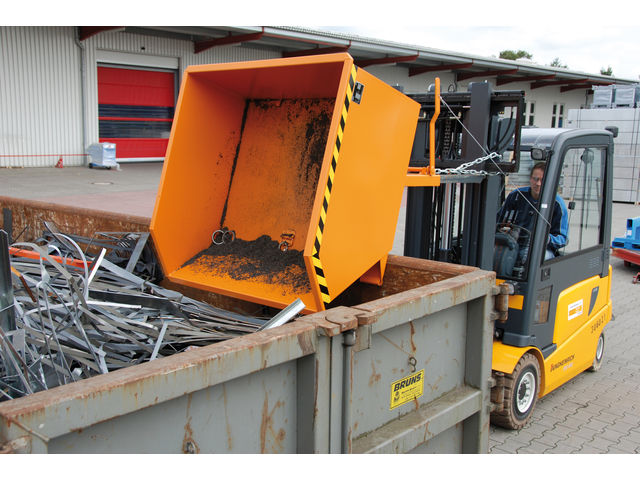 Swarf container type SGU, forklift truck attachment