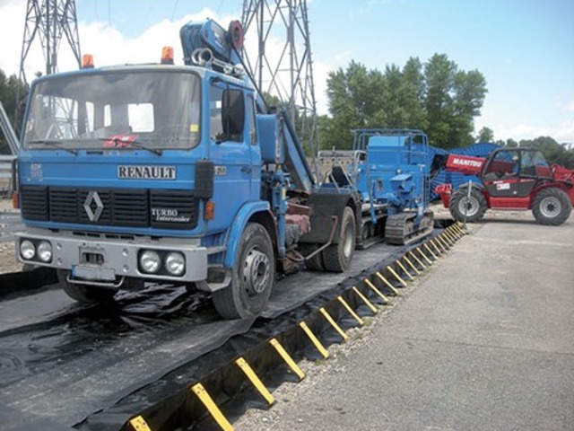 Flexible containment bunds for movement of heavy equipment BCAM