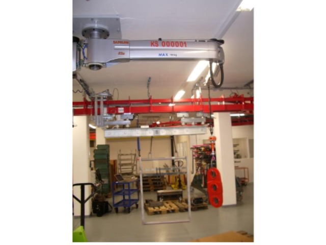 Manipulator of mechanical parts on line of paint - custom-made ZE solution