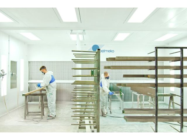 Paint booth for furniture and furnishings