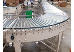 Belt-driven roller conveyor curve