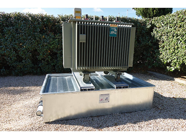 Fire suppression containment bunds for electrical transformers