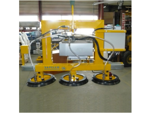 Lifting beams in custom-made suction cup for barrel