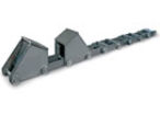 Hump conveyor chain for hot coil transport