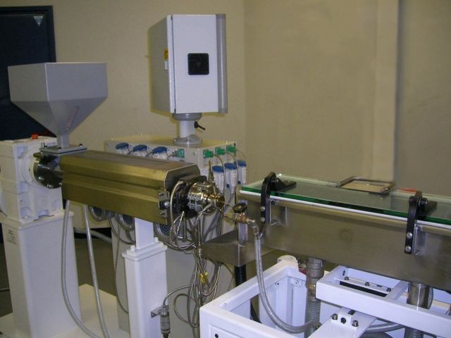 Extrusion of plastic tube