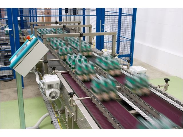 Pack conveyors