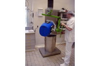 Swivelling unit for drums