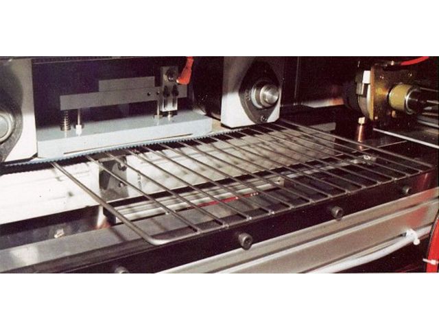 Automatic machine for metallic grids manufacturing