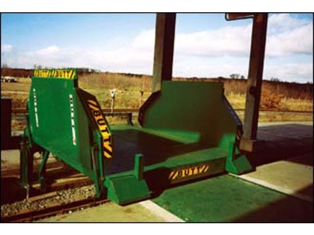 Electrical/hydraulic loading ramp