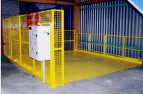 Automatic flap door for shafts