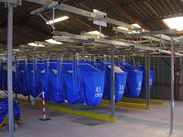 OVERHEAD CONVEYOR - INDUSTRIAL LAUNDRY SECTOR