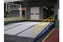 Leveling ramp for LCV